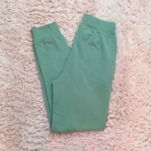 HUE Lightweight Stretchy Jogger Pants